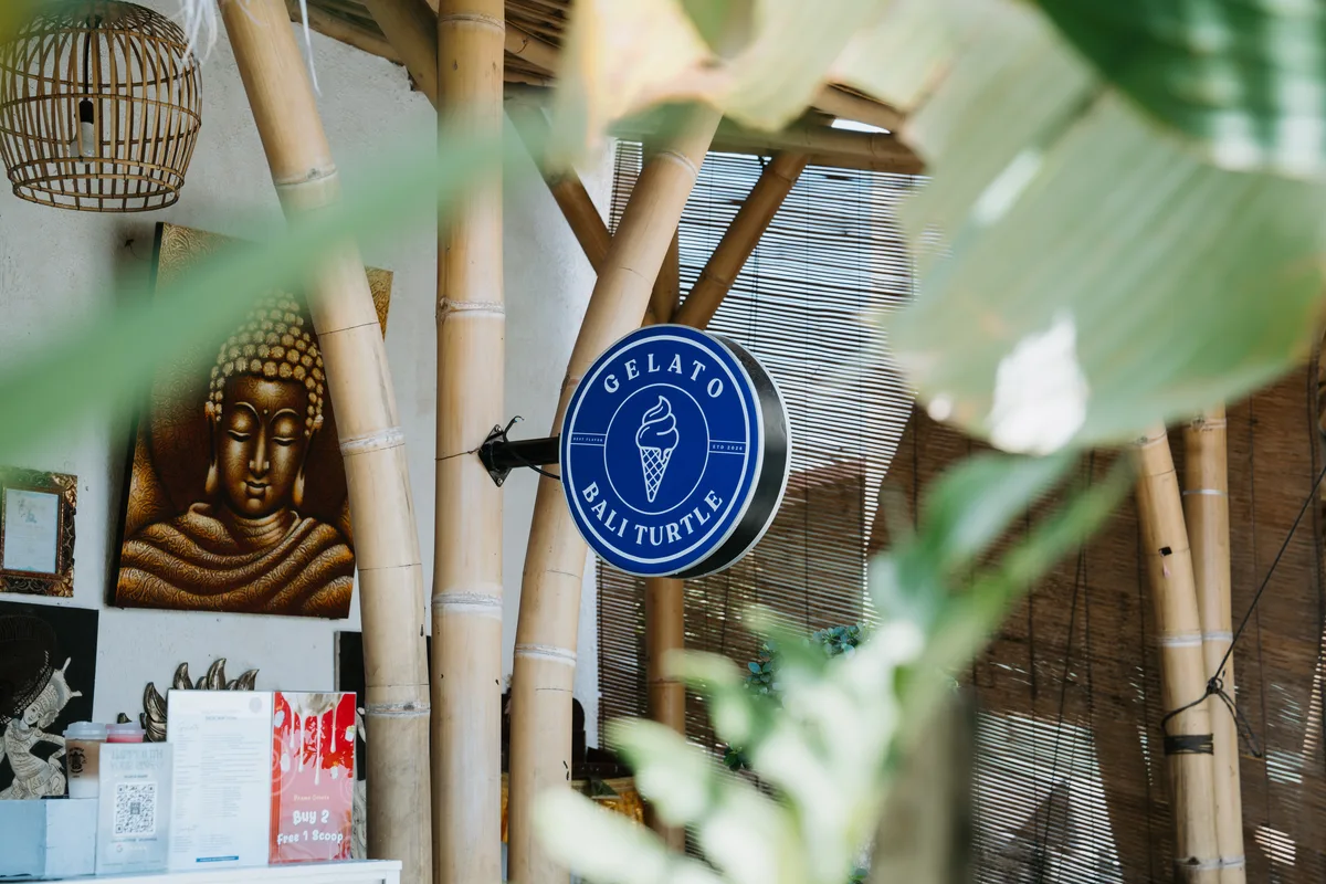 Handmade jewelry and studio scenes from Bali Turtle Jewelry Workshop in Kerobokan, photo 20 of 98