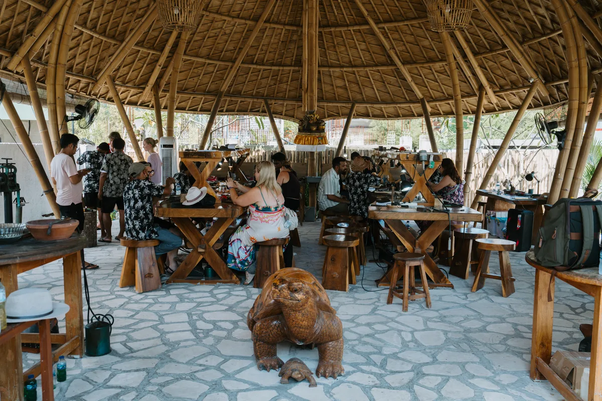 Handmade jewelry and studio scenes from Bali Turtle Jewelry Workshop in Kerobokan, photo 22 of 98