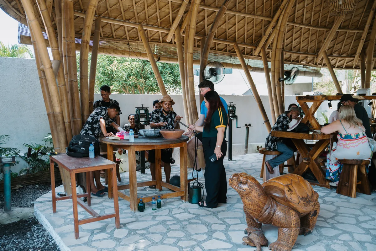 Handmade jewelry and studio scenes from Bali Turtle Jewelry Workshop in Kerobokan, photo 48 of 98