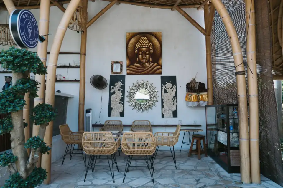 Handmade jewelry and studio scenes from Bali Turtle Jewelry Workshop in Kerobokan, photo 1 of 98