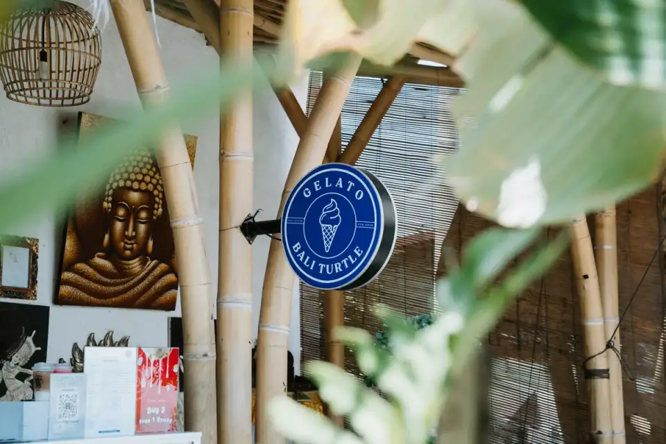 Handmade jewelry and studio scenes from Bali Turtle Jewelry Workshop in Kerobokan, photo 20 of 98