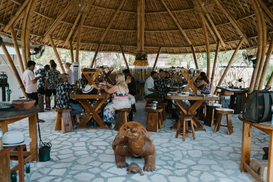 Handmade jewelry and studio scenes from Bali Turtle Jewelry Workshop in Kerobokan, photo 22 of 98