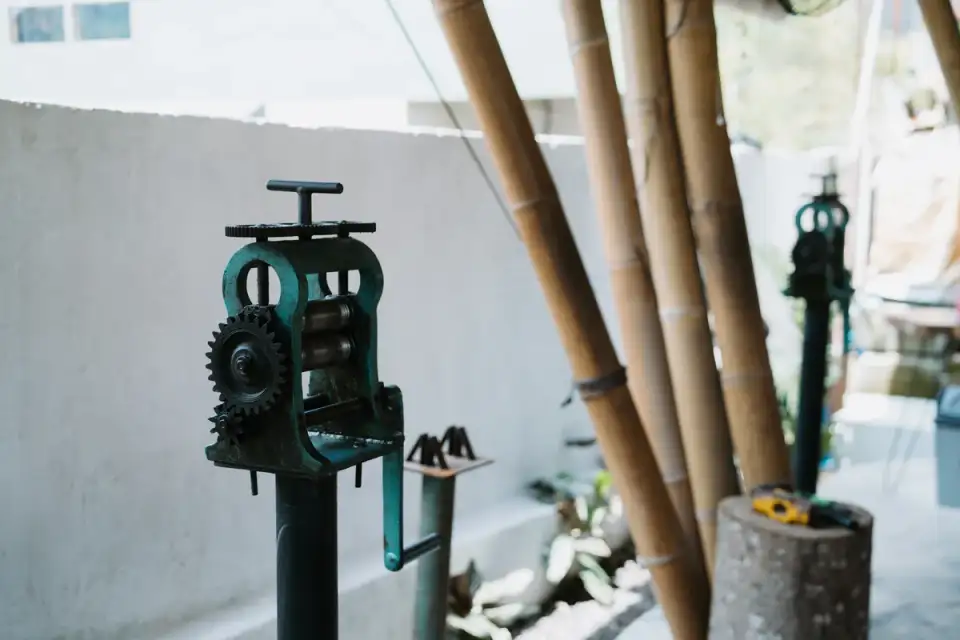Handmade jewelry and studio scenes from Bali Turtle Jewelry Workshop in Kerobokan, photo 43 of 98