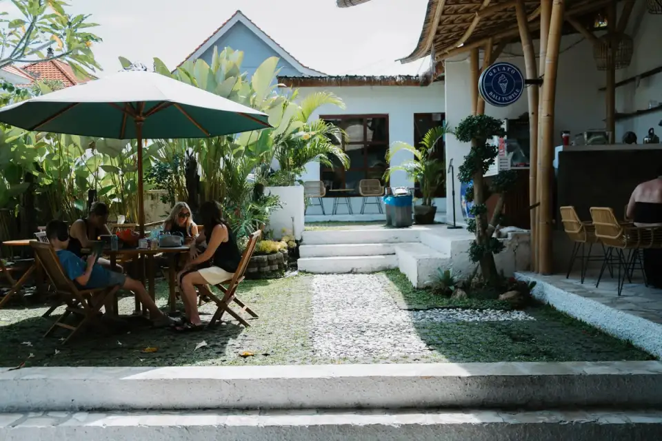 Handmade jewelry and studio scenes from Bali Turtle Jewelry Workshop in Kerobokan, photo 45 of 98