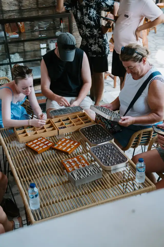 Handmade jewelry and studio scenes from Bali Turtle Jewelry Workshop in Kerobokan, photo 77 of 98