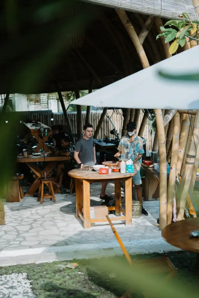 Handmade jewelry and studio scenes from Bali Turtle Jewelry Workshop in Kerobokan, photo 89 of 98